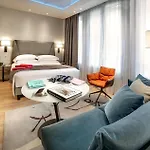 מלון Cavour 4*
