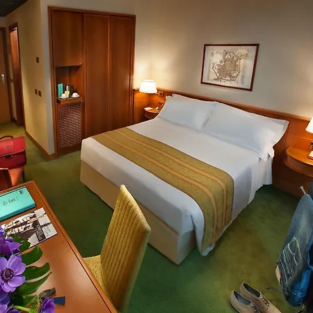 Cavour Hotel Milán