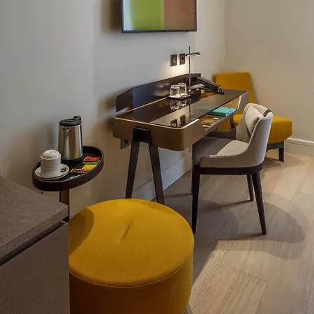 Cavour 4*