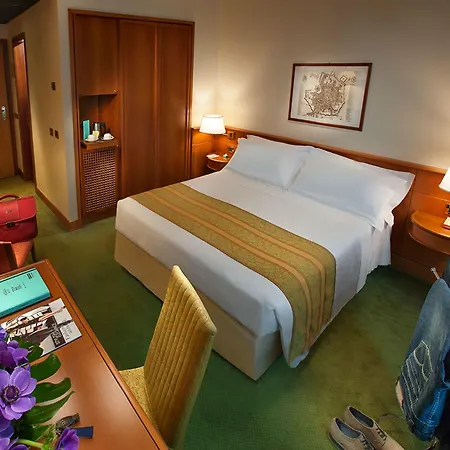 Cavour 4* מילאנו