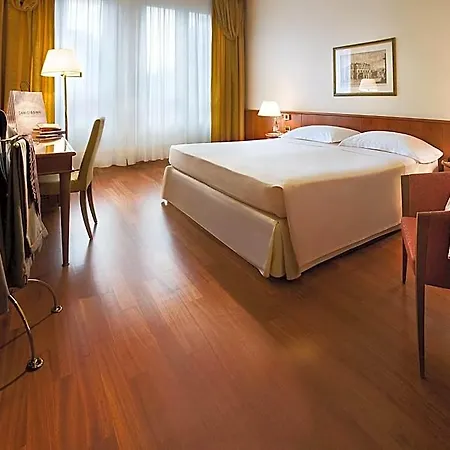 Cavour 4* מילאנו